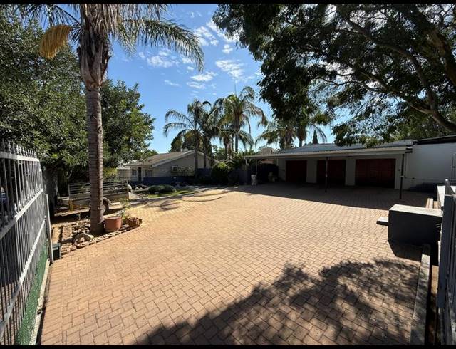 4 BEDROOM HOUSE FOR SALE IN MYRTLEDENE